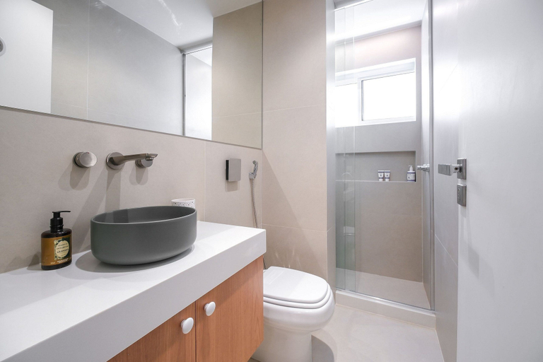 Bathroom 5, Leblon | Localização premium, 5min da Praia - por Casapē Rio, Rio de Janeiro