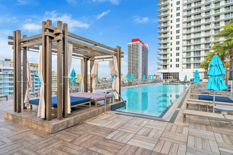 Pool 3, Eagle View Luxury Stay for 4, Broward