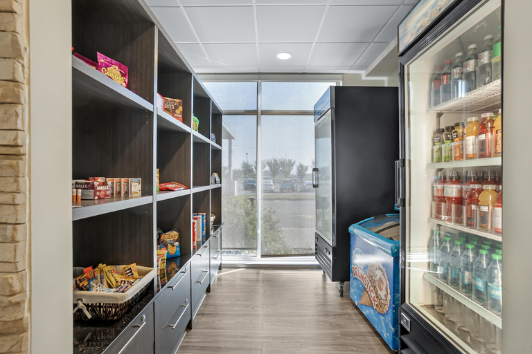Food & Drinks 5, Best Western Plus Airport Inn & Suites, Division No. 11