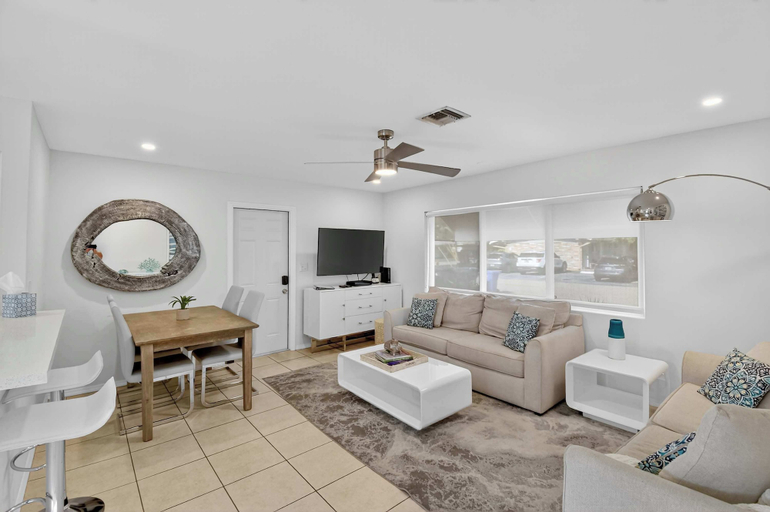 Living area 2, Victoria Park's Secret #1 - 6ppl, Broward