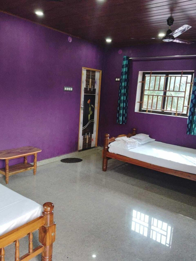 Room 2, Naga Chowdeshwari Homestay, Uttara Kannada