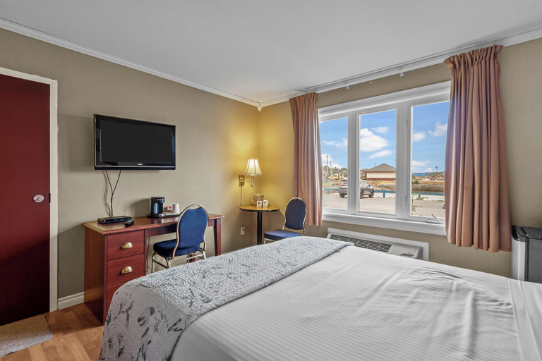 Room 5, Bayview Inn, Division No. 1