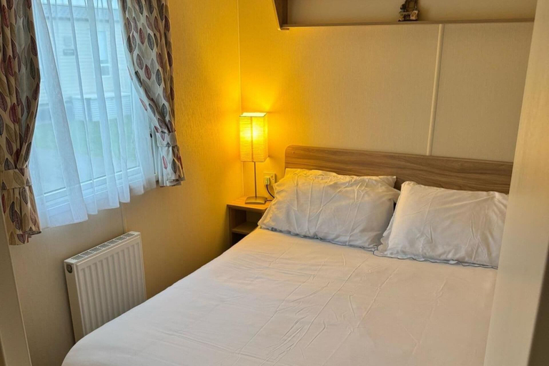 Room 4, 3 Bed Caravan - Sleeps 6 - Pets - 5 min to Beach, Conwy