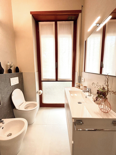 Bathroom 2, Salotto Santa Franca, Piacenza
