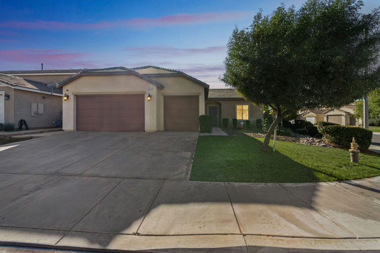 Exterior, Charming Pet-friendly Getaway In Sunny Beaumont 4 Bedroom Home, Riverside