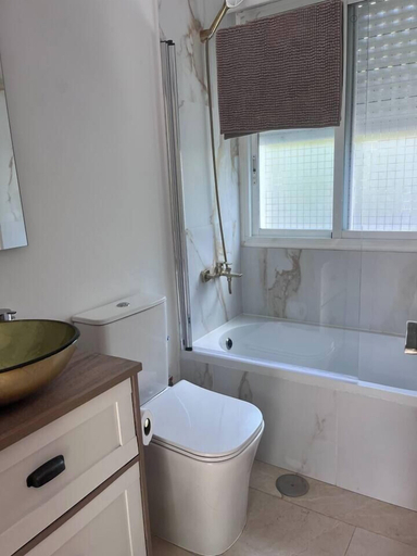 Bathroom 3, Casa El Viso, Madrid