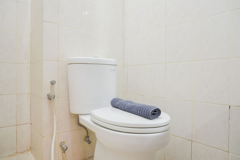 Bathroom 3, Comfort And Cozy Living Studio At Park View Condominium Apartment, Depok
