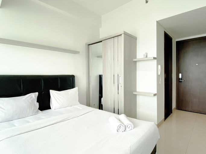 Room 2, White Toned Studio At Lrt City Bekasi Apartment, Bekasi
