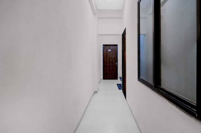Interior 3, Wishotel Xpress Hotel Royal Dream, Indore