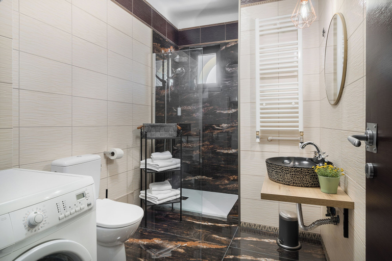 Bathroom 3, Moonlight Central Apartments, Oradea