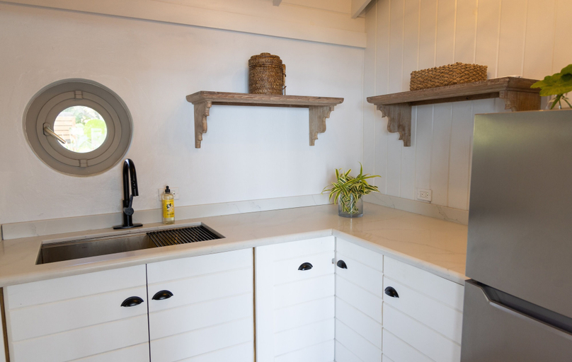 Private kitchen 2, Beehive Harbour Island. Luxury Dream World On The Bay. Private D 5 Bedroom Home