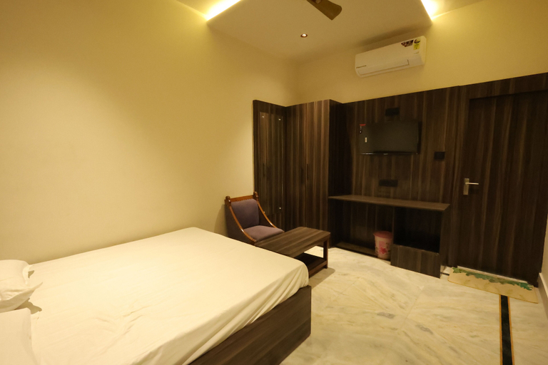 Room 5, Hotel Moti, Jhansi