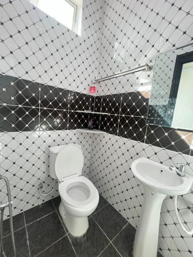 Bathroom 2, Capital O 91227 Chalet D'bendang Mak Teh, Pendang
