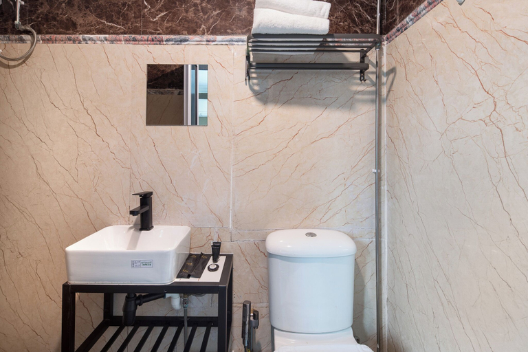 Bathroom 5, The Quay Hotel Bugis, Singapore