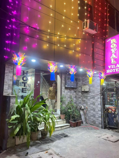 Front of property 4, New Royal Vila Hotel, Kanpur Nagar