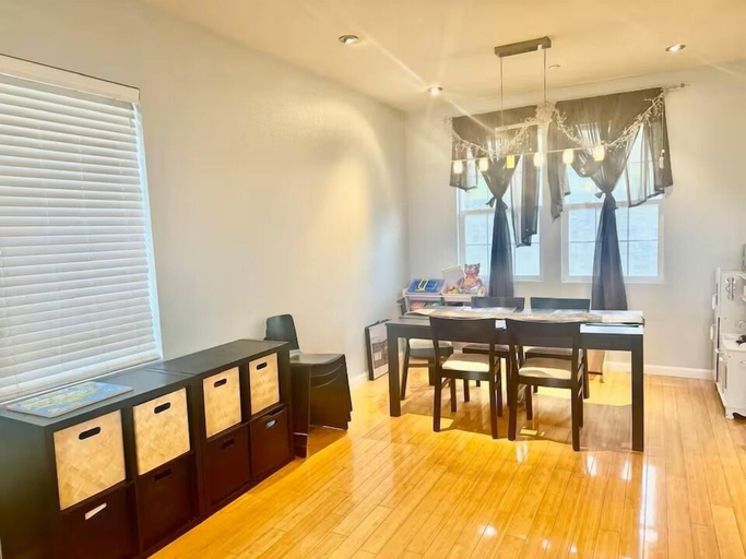 Dining, Spacious & Cozy Home 3BD 2BA Near SF, San Mateo