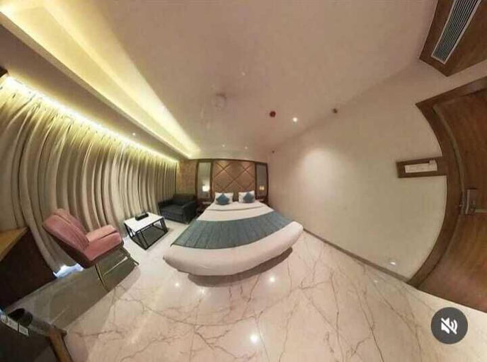 Room 4, Hotel La Dahlia, Thane