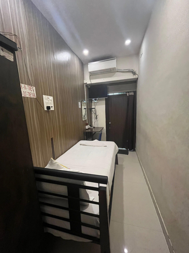 Room 5, Red House Hostels, Mumbai Suburban