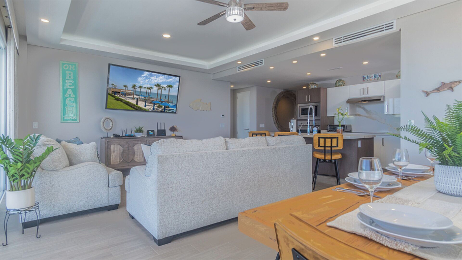 Living area 4, Amazing two Bedroom Beach Front Condo W405, Puerto Peñasco