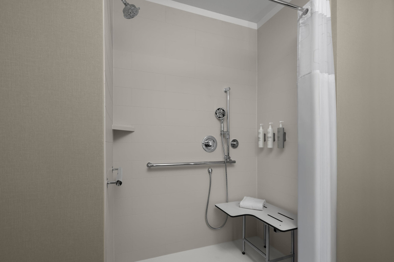 Bathroom 4, Hampton Inn & Suites By Hilton Long Island Farmingdale, Suffolk