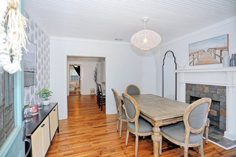 Interior, 3403 Bannon, Chatham