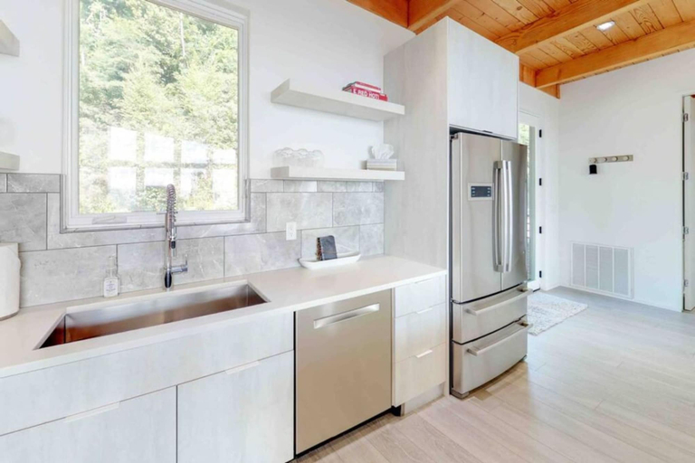 Room 2, Sky-high Mountain Luxury w Jaw Dropping Views, Haywood