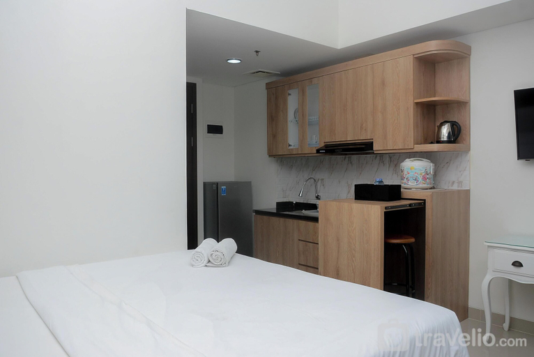 Room 2, Neat Studio At Lrt City Bekasi Apartment, Bekasi
