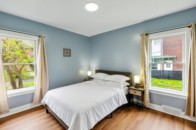 Room 3, Comfy 3br Flat Close To The Falls 3 Bedroom Apts, Niagara