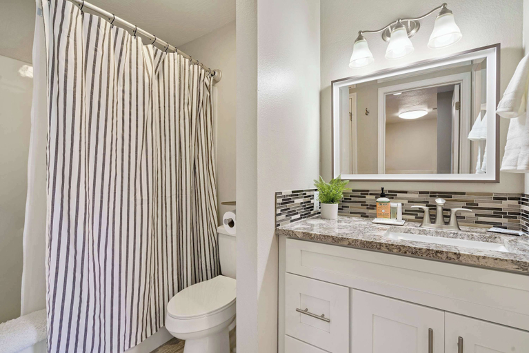 Bathroom, Troon Golf View - Golf Course View - On Site Amenities, Taney