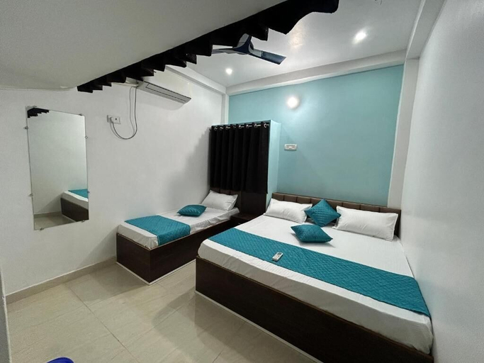Room 4, Shree Gomukh Residency, Varanasi