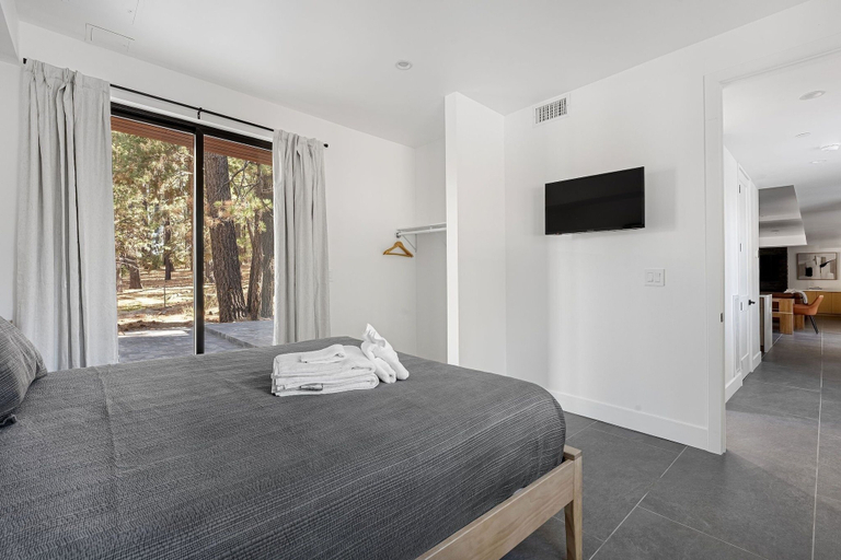Room 3, 65 - Big Bear Manor Estate 5 Bedroom Home, San Bernardino