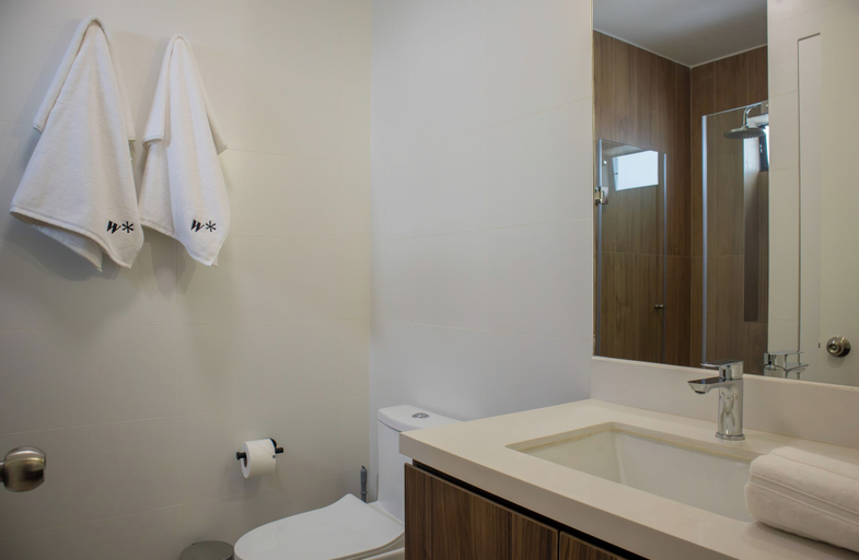 Bathroom 2, Pendragon by Wynwood House, Lima