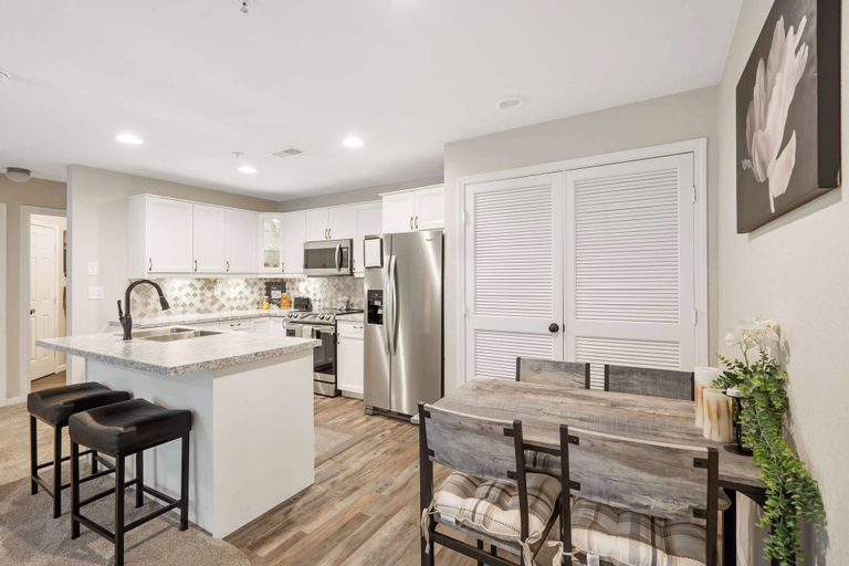 Private kitchen 2, Restful Retreat 2bdr for 6, Stone