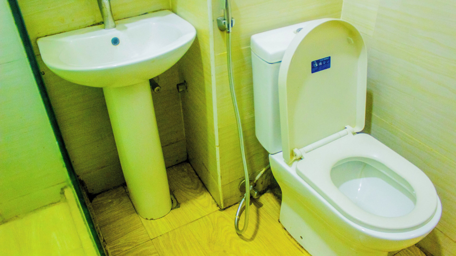 Bathroom, BASLEY HOTEL KUBWA ABUJA, Bwari
