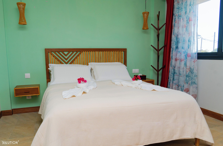 Room 4, Amako Beach House, Diana