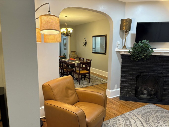 Living area 4, The Elegant Spring House Loft, Washington D.C.