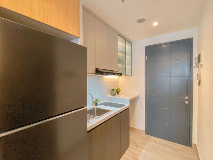 Private kitchen 3, Modern Minimalist Studio Apartment At Collins Boulevard, Tangerang