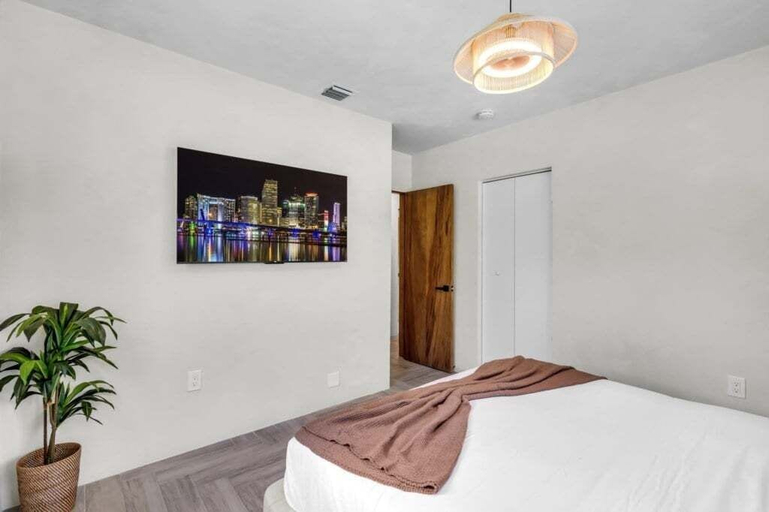 Room 2, 4br Biscayne River Home: Pool & Pickleball Fun 4 Bedroom Home, Miami-Dade