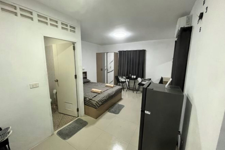 Room 2, 84 Bar & Guesthouse, Phuket Island