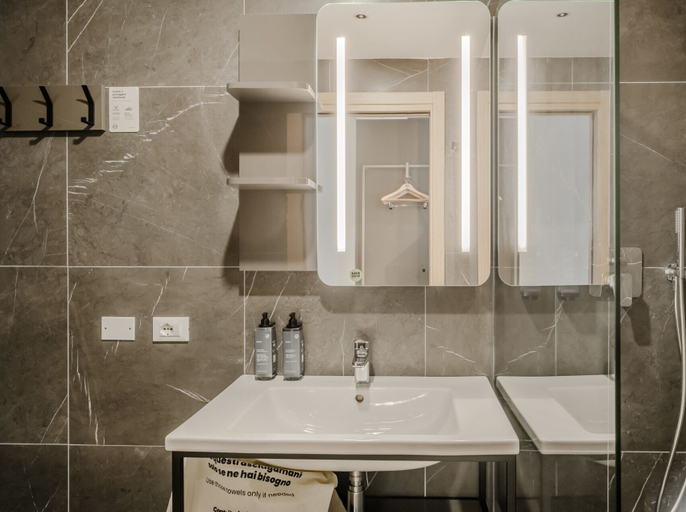 Bathroom 4, Hotiday Venezia Tronchetto, Venezia