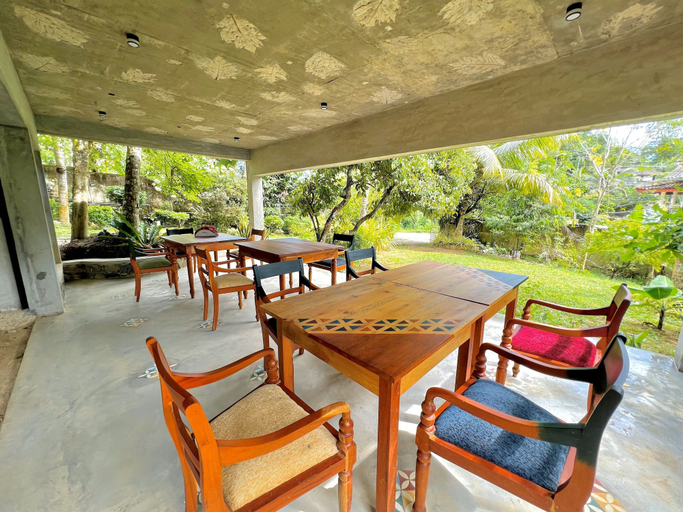 Food & Drinks 5, Muthu Nila Villas, Weligama