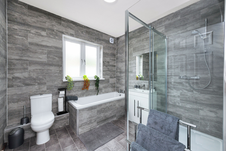 Bathroom, Queen Street, Nottinghamshire