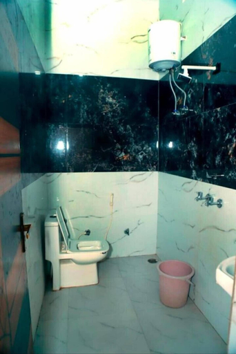 Bathroom 3, Nisha Guest Inn, Mathura