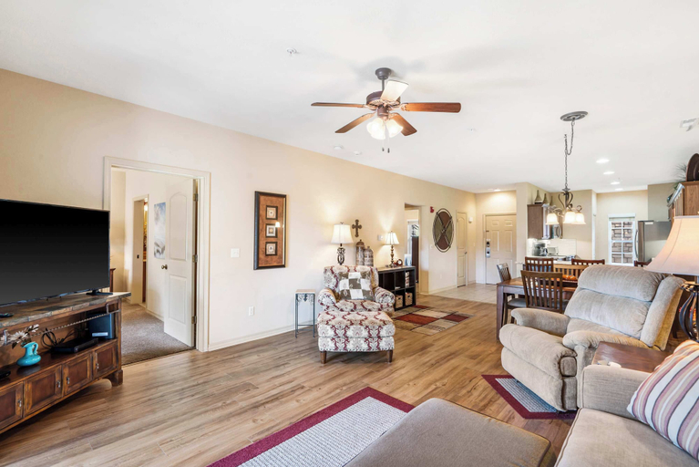 Living area 2, R&L Scenic Views Retreat for 4, Taney