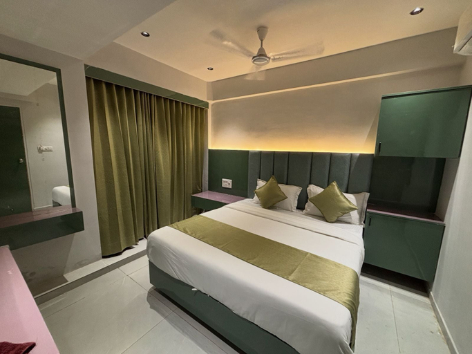 Room 3, Hotel Prenix Sky- Gota, Ahmadabad