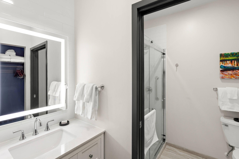 Bathroom 3, Tygart Hotel, an Ascend Collection Hotel, Randolph