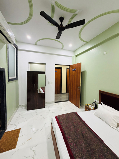 Room 2, Hotel Shri Ji Nikunj Vrindavan, Mathura