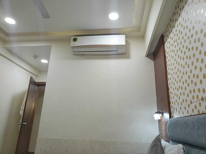 Room 4, HOTEL RJ RESIDENCY C.G.ROAD, Ahmadabad