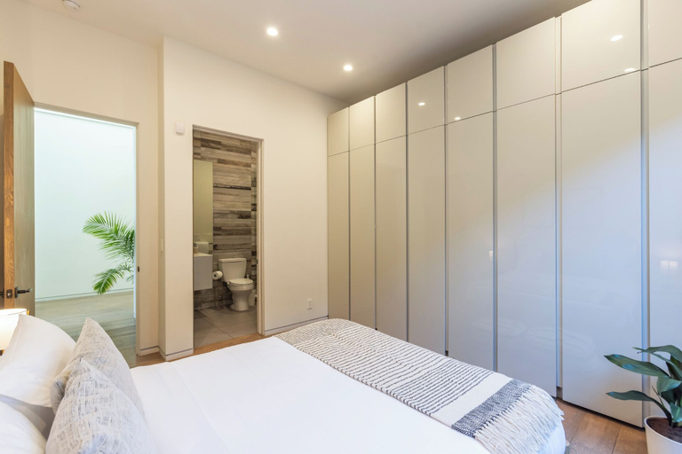 Room 2, Casa Bella by Oraklus, Los Angeles