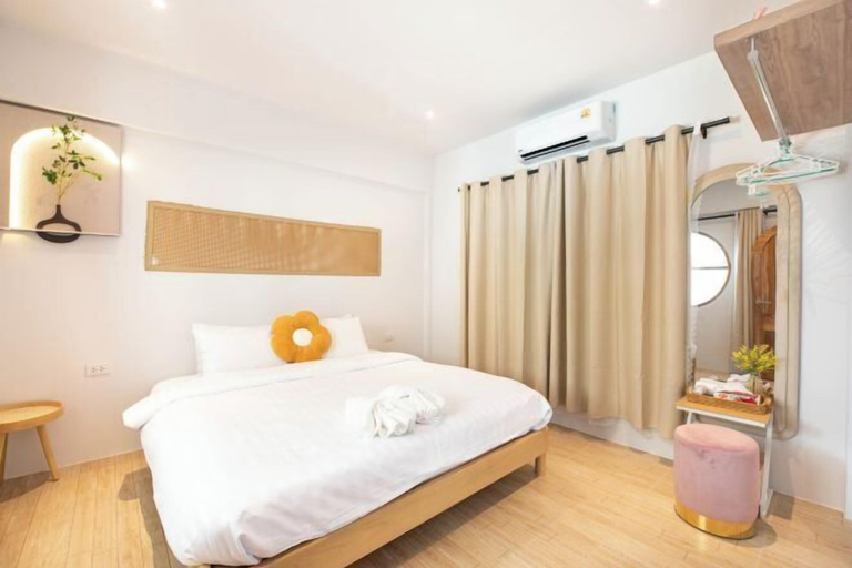 Room 2, De Beach pool villa. New Villa 3 min walk from the beach 5 rooms, Pattaya